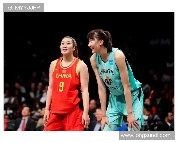 纽约自由人与亚特兰队的激烈对决展现女篮魅力与实力的巅峰较量